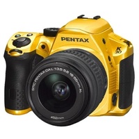 Pentax K-30 gelb + DA 18-55mm WR