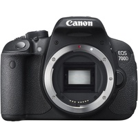 CANON EOS 700D + EF-S 18-135mm IS STM