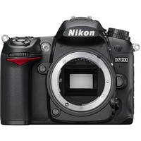 NIKON D7000 + Sigma 18-200mm II DC OS HSM