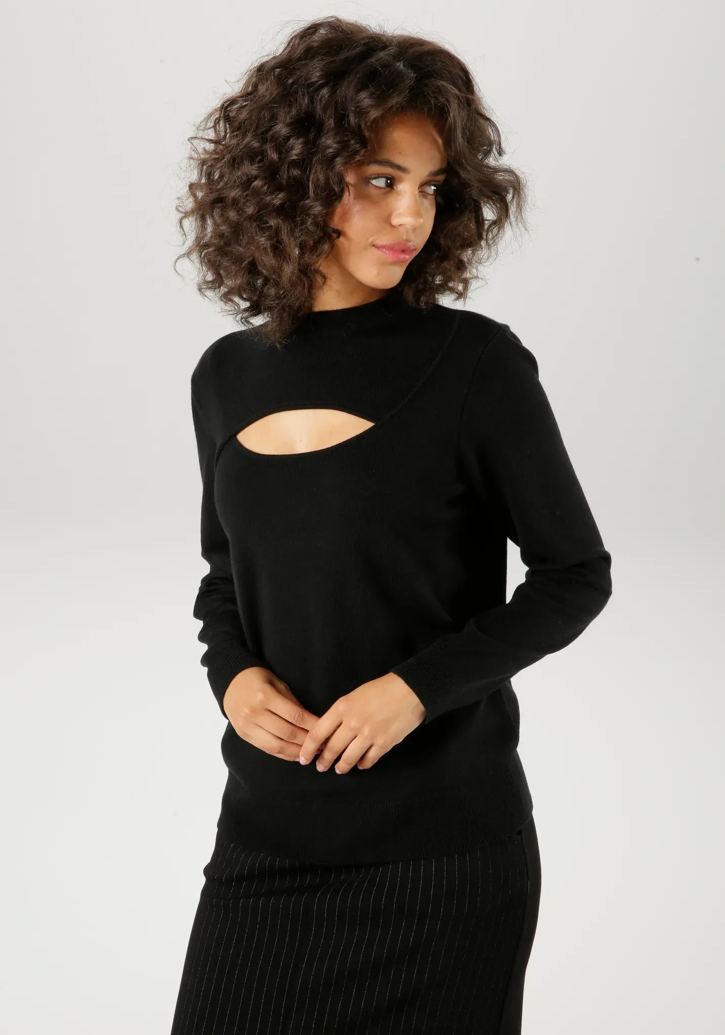 Aniston CASUAL Strickpullover, mit Cut-out am Dekolleté Aniston CASUAL schwarz 42