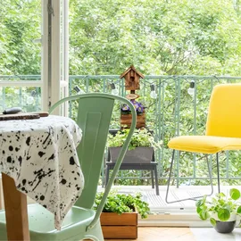 Relaxdays Deko Vogelhaus mit Blumentopf, Braun