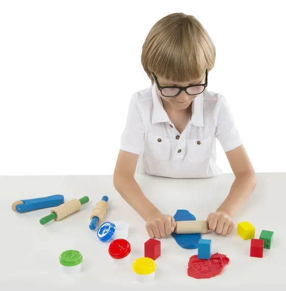 Melissa & Doug Knetgummi mit Werkzeug Set für Kinder ab 3 Jahren - Modelliermasse, Holzwerkzeuge, bunt, fördert Feinmotorik