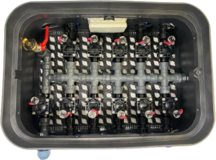 Vormontierte Einheit Hunter Magnetventile, mit Ventilbox- und gitter, Kabelgelverbindungsdose und Hauptventil 24 VAC (Vormontierte Einheit Hunter Anzahl Stationen: 1 Station / Vormontierte Einheit Anschluss: Flexschlauch 32 mm / Vormontierte Einheit Schutz-Vlies: mit Schutz-Vlies / Vormontierte Einheit Hunter Magnetventil: PGV-101 VAC)