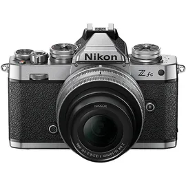 Nikon Z fc + Nikkor Z DX 16-50 mm VR silber