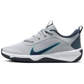Nike Omni Multi-Court Hallenschuhe Kinder 010 wolf grey/thunder blue-bright crimson 38