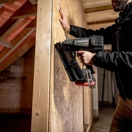 Metabo NFR 18 LTX 90 mit 2 x 4 Ah Akkus und metaBOX 340