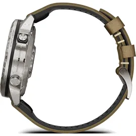 Garmin MARQ Adventurer BT 30,4 mm Edelstahlgehäuse weiß Lederarmband khaki M