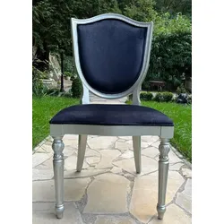 Casa Padrino Luxus Art Deco Samt Esszimmer Stuhl Dunkelblau / Silber - Art Deco Massivholz Stuhl - Art Deco Esszimmer Möbel - Art Deco Möbel - Art Deco Einrichtung - Luxus Möbel im Art Deco Stil