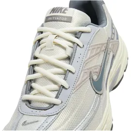 Nike Initiator Herren Light Bone / Smoke Grey / Coconut Milk 43