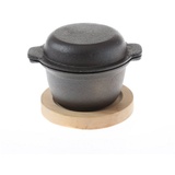 GAUMENKICK Gusst√∂pfchen mit Deckel und Holzuntersetzer - Gusseisen - D: 10cm - H: 9cm - Inhalt: 0,3L