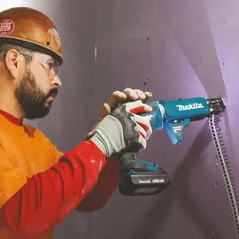 Makita DFS452AJX2 inkl. 2 x 2 Ah + Magazinvorsatz