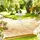Relaxdays Gartentisch, H x D: 73 x 60 cm, Rattanoptik, Kunststoff & Stahl, Outdoor Esstisch, runder Balkontisch, weiß