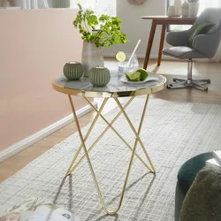 Kadima Design Beistelltisch in Marmoroptik, goldener Tischgestell, moderne Akzente. 55x55x57 cm