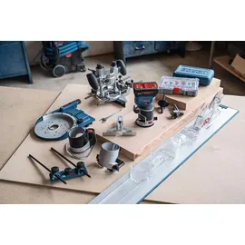 Bosch GKF 18V-8 Akku-Kantenfräse mit Spannzange, Parallelanschlag, 2x Saugadapter, Spanschutz