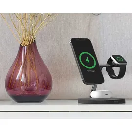 Belkin BoostCharge Pro Drahtloses 3-in-1-Ladegerät mit MagSafe 15W schwarz