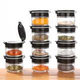 your GEAR Gewürzstreuer Double-Flip - Gewürzdosen in 2 Größen (200ml + 85ml) aus Glas mit drehbarem Gewürzregal, selbstreinigender Streueinsatz, Gewürzgläser im Gewürzkarussell mit Etiketten