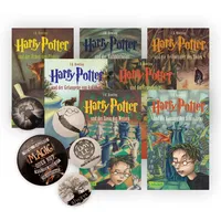 Harry Potter: Band 1-7 im Taschenbuchformat + 1 original Harry Potter Button Badge Pack