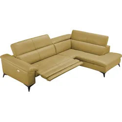 Ecksofa EGOITALIANO "Martine", gelb, B:272cm H:96cm T:203cm, Leder u00bbBULLu00ab (echtes Rindsleder). Geschliffenes, pigmentiertes und behandeltes Rindsleder mit einer Dicke von 1, 3-1, 5 mm. Dieses Leder zeigt eine ziemlich weiche Hand mit einem halb undurchsichtigen Aussehen. Es handelt sich um ein geschütztes Leder. Eine leichte Deckschicht schützt sie vor Flecken, ohne ihre ursprünglichen Eigenschaften zu verändern. Die geschützten Leder kombinieren die Vorteile von Natürlichkeit und Weichheit mit einer guten Beständigkeit gegen Verschleiß und Ausbleichen. Das Vorhandensein der charakteristischen Zeichen, die das Leben des Tieres bestimmen, wie Narben, Körnungsunterschiede, Falten, Adern, Disharmonien in Farbtönen, beweisen ihre absolute Echtheit und großen Wert., Sofas, mit Ottomane, elektrischer Relaxfunktion und Kopfteilverstellung