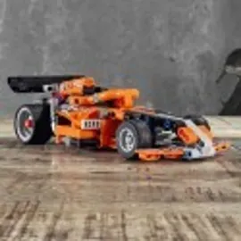 LEGO Technic Renn-Truck 42104