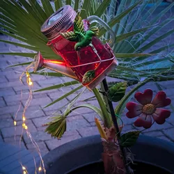 LED Solar Gießkanne mit Wasserfall Lichterkette - Rotes Solarglas mit Kolibri - ...