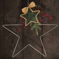 COM-FOUR com-four® Weihnachts-Hänger Stern aus Metall - Adventsdekoration mit Zweigen, Zapfen und Beeren - Weihnachtsdeko zum Aufhängen an Tür, Fenster oder Wand - Raumschmuck (Stern - silberfarben)