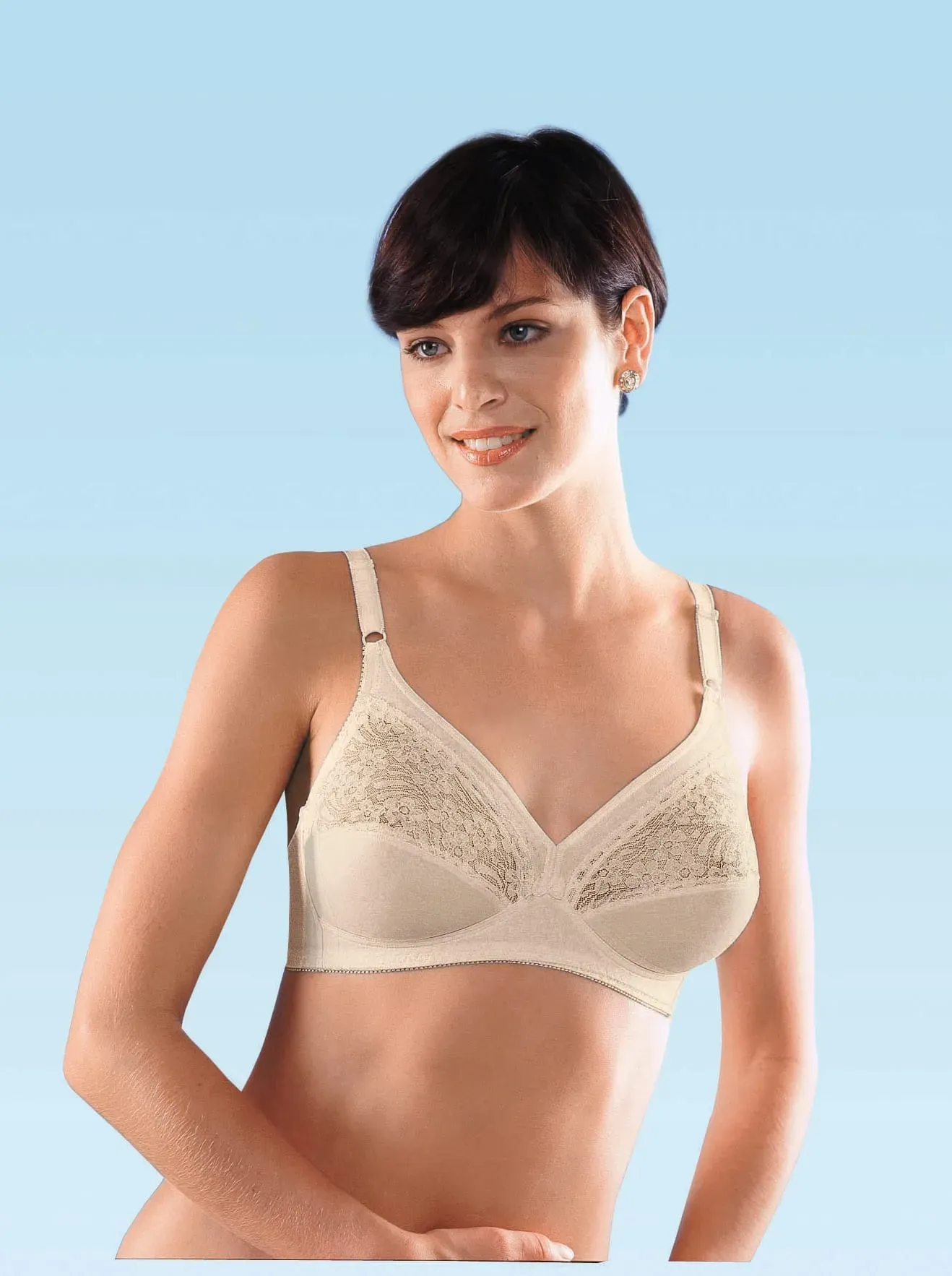 Bügelloser BH TRIUMPH, Damen, Gr. 100, Cup C, beige (elfenbein), 33% Polyamid, 31% Baumwolle, 26% Polyester, 10% Elasthan, BHs BH Spitzenwäsche Spitzen-BH Bügelloser-BH