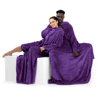 DecoKing Decke mit Ärmeln Geschenke für Frauen und Männer 170x200 cm Violett Microfaser TV Decke Kuscheldecke Weich Lazy