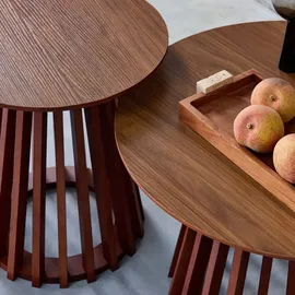 sweeek - 2er-Set Couchtische aus Holzdekor und Tannenholz, Ø40cm und Ø60cm - Nussbaumfarben