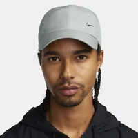 Nike Dri-FIT Club unstrukturierte Metall-Swoosh-Cap - Grau, L/XL