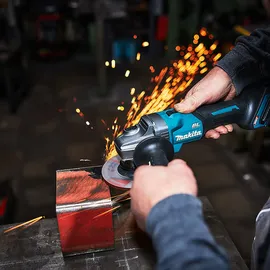 Makita GA008GM201 inkl. 2 x 4,0 Ah + Schnellladegerät + Makpac Gr. 4