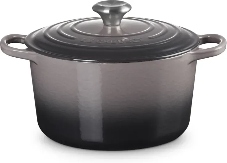 Le Creuset Signature runder Gusseisen-Bräter mit Deckel – 24 cm – 5 L – für alle Herdarten geeignet – Flintgrau