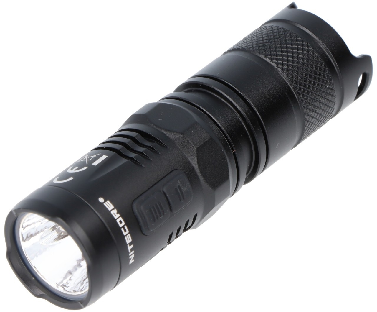Nitecore MT10C LED-Taschenlampe mit bis zu 920 Lumen, Multitask Taschenlampe, mit zwei Side-Switches und Rotlicht-Mode
