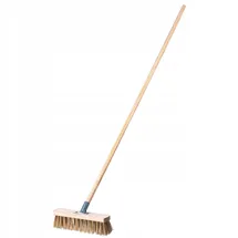 Kadax Straßenbesen mit Holzstiel 30 cm