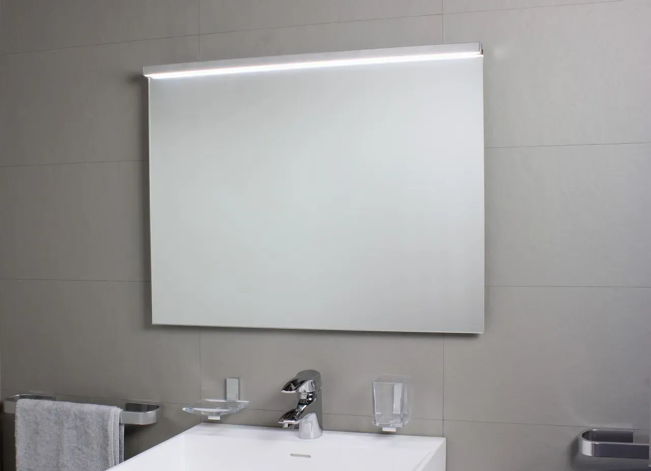 Koh-i-Noor SARTORIA Spiegelleuchte mit LED-Licht. Anbringung an der oberen Spiegelkante mit Klebeban 7918