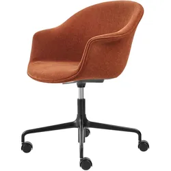 GUBI - Bat Meeting Stuhl Vollpolsterung, schwarz / Dedar Rot (Belsuede Special 133)