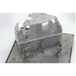Rubble in the Box - Plattenbau Modell von Juweela 1:35