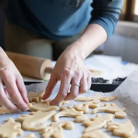 Relaxdays Ausstechformen 36er Set, ganzjährig, Keksausstecher, Verschiedene Formen, Plätzchenformen, Edelstahl, Silber
