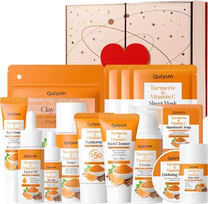 QUIYUM Geschenkset für Weihnachten und Neujahr – Kurkuma & Vitamin C Hautpflege‐Set (16‐teilig): Kurkuma‐Seifenstück 100 g, Scrub 100 g, Gesichtswasser 100 ml, Serum 17 ml, Augencreme 20 g, Gesichtscreme 30 g, Gesichtsmaske 25 g × 3, Serumöl 30 ml, Feuchtigkeitsstift 40 g, Gesichtsreiniger 50 g, Sonnenschutzcreme 50 g, Tonerde‐Maske 5 g × 12, mit Gesichtsschrubber und Oktopus‐Gesichtsreinigungsbürste