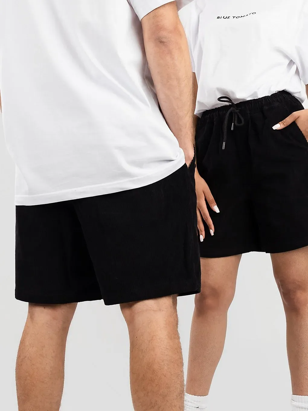 Blue Tomato Cord Easy Shorts black Gr. XL