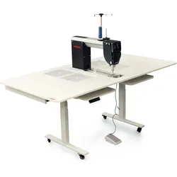 Bernina Q 20 mit höhenverstellbarem Tisch