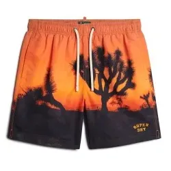 Superdry für Herren. M3010233A Fotodruck Badeanzug aus recyceltem Material orange (M), Strandbekleidung, Nachhaltig, Recyceltes Polyester
