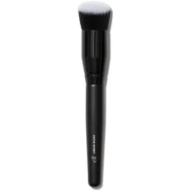 e.l.f. Camo Liquid Blush Brush, Abgewinkelter Rougepinsel, Ideal Zum Auftragen & Verteilen Von Farben Auf Den Wangen, Weiche, Dichte Borsten, Vegan & Tierversuchsfrei