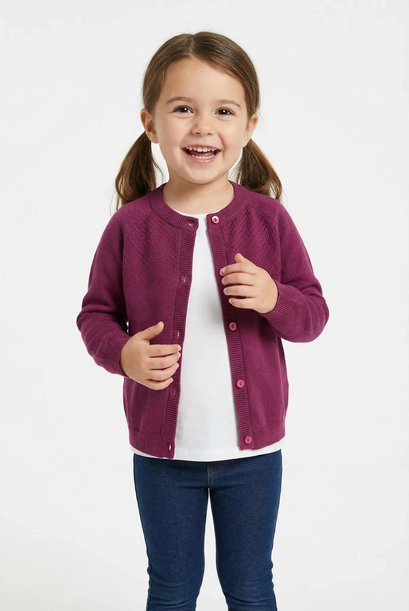 Strickjacke HAPPY GIRLS, Mädchen, Gr. 146, lila (berry), Strick, Obermaterial: 100% Baumwolle, unifarben, regular fit hüftlang, Rundhals, Raglanärmel Strickbündchen, Strickjacken Strickjacke, mit hochwertigem Strickmuster im vorderen Brustbereich
