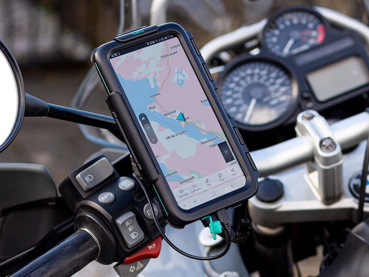 Ultimateaddons Motorrad IPX5 Wasserdichtes Hart Gehäuse Befestigungssatz - Kompatibel mit Apple iPhone 6 7 8 / SE 2020 - Klemmhalterung Oben