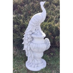 Casa Padrino Barock Garten Deko Skulptur Pfau auf Vase Weiß / Grau H. 82 cm - Prunkvolle Garten Deko Stein Figur - Barock Garten Deko Accessoires - Barock Garten Skulpturen