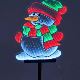 FHS International Schneemann LED Kunststoff 40 cm Erdspieß IP44 6/18 h Timer weiß