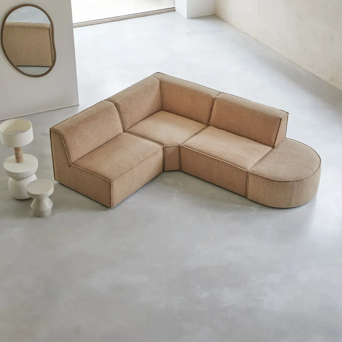 Modul-Ecksofa Dario aus camelfarbenem Stoff, 4–5 Sitzplätze