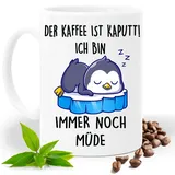 Lustig bedruckte Tasse | Der Kaffee ist Kaputt ich bin immer noch Müde Pinguin| Tee Bürotasse | Fototasse, Motivtasse | Kaffeetasse, Teetasse |Keramik (Weiss.)