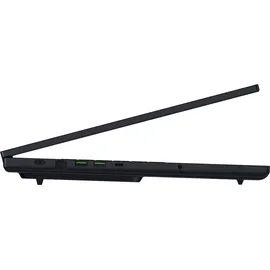 Razer Blade 18'' 64 GB RAM 2 TB SSD RTX5090 Win 11 Home