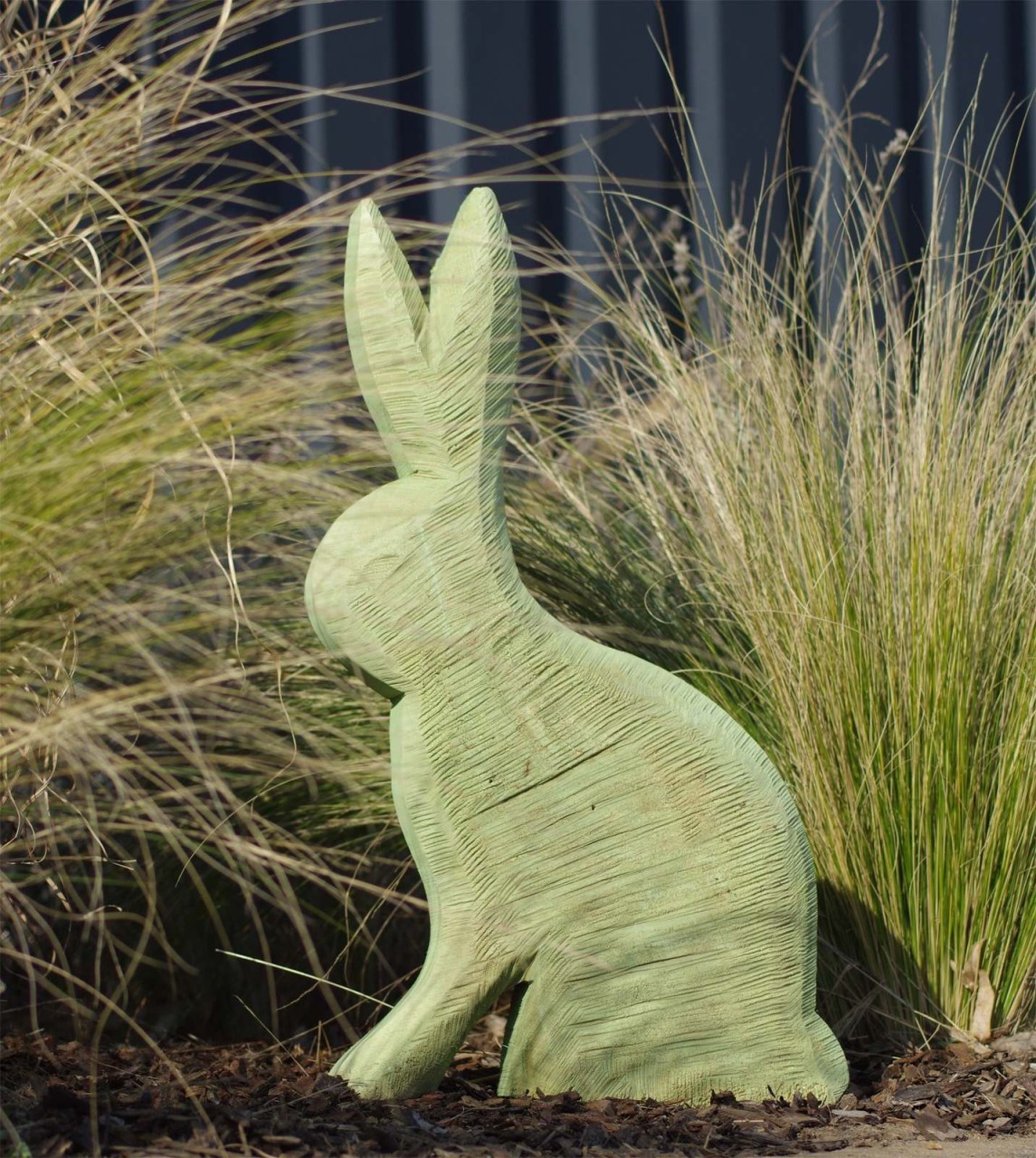 Bunte Hasenfigur aus Pappelholz - sägerauh grün 50 cm"Bunte Hasenfigur aus Pappelholz - sägerauh"